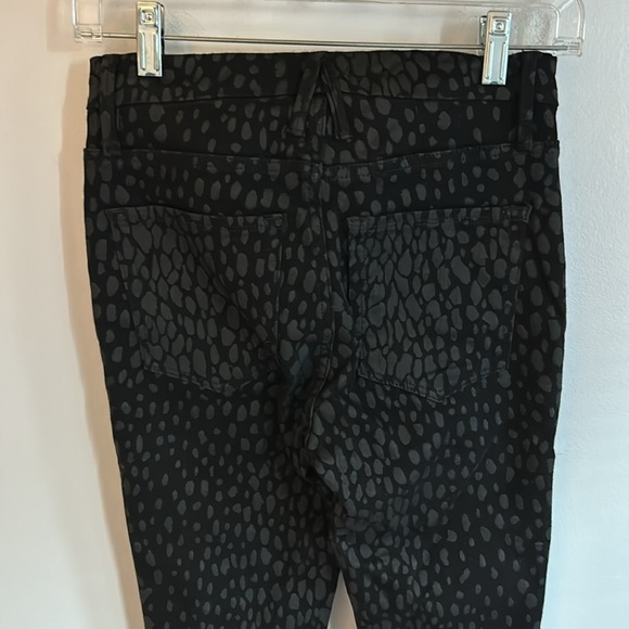 Good American Good Legs Crop Black Leopard - Picture 6 of 9